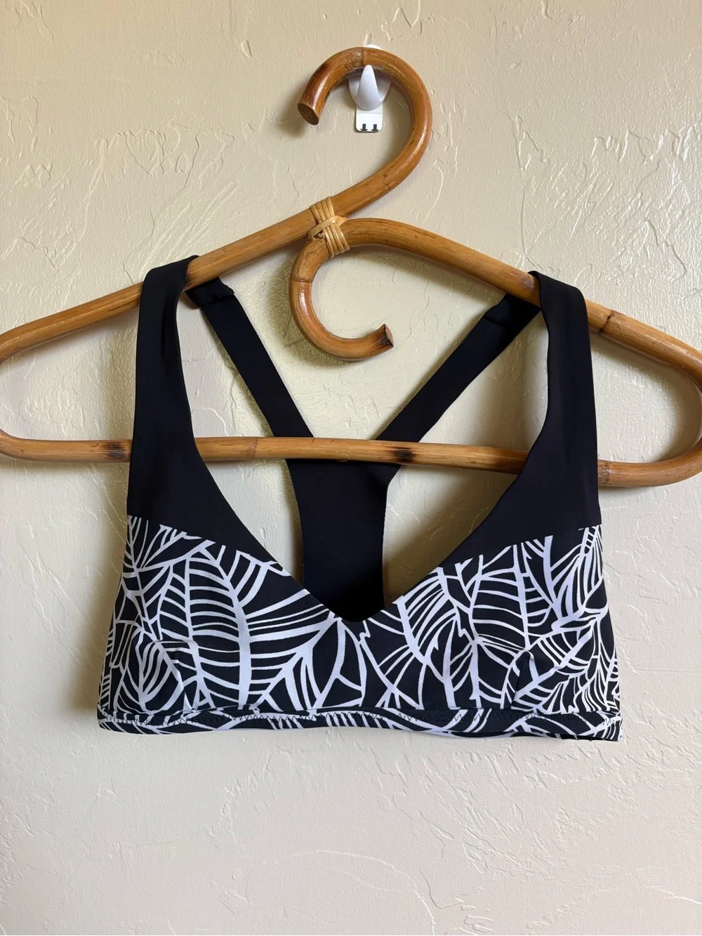 Lululemon Black & White Shanti Surf Sport Top Pretty Palm Angel Wing Swim Suit